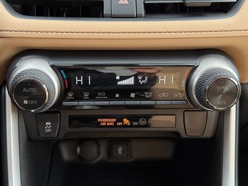 Used 2021 Toyota RAV4 XLE image 16