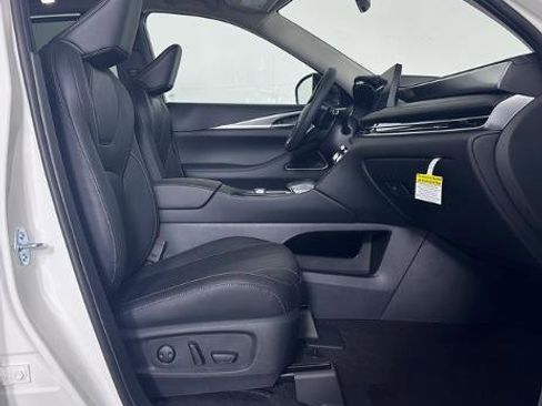 Certified 2025 INFINITI QX60 Luxe image 30