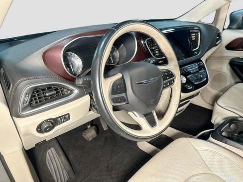 Used 2017 Chrysler Pacifica Limited w/ Advanced Safetytec Group image 10