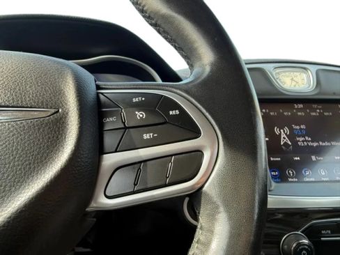 Used 2019 Chrysler 300 Touring RWD image 20