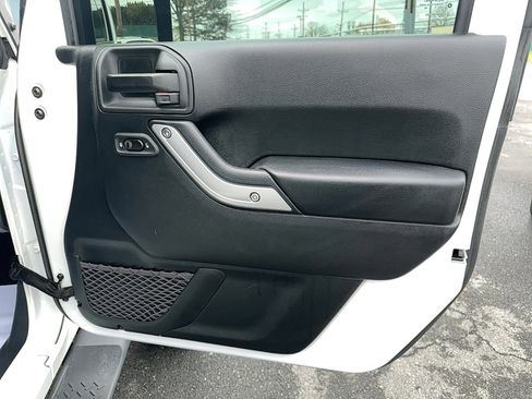 Used 2017 Jeep Wrangler Unlimited Sahara w/ Connectivity Group image 16