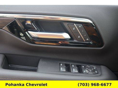 Used 2025 Chevrolet Suburban Premier image 19