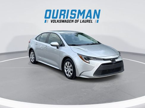 Used 2024 Toyota Corolla LE FWD image 2