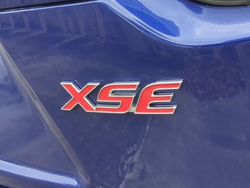 Used 2022 Toyota Corolla XSE FWD image 9