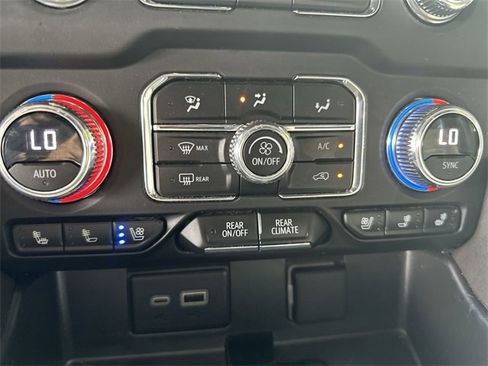 Used 2023 GMC Yukon SLT image 17