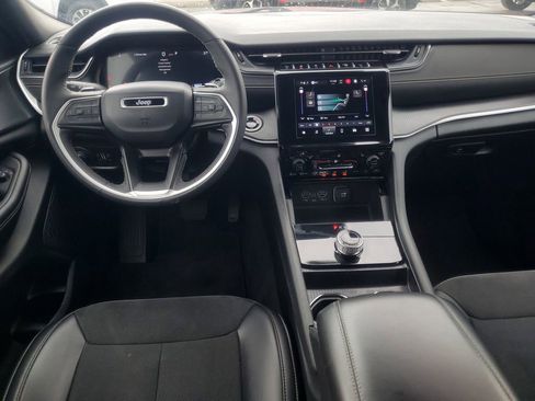 Used 2024 Jeep Grand Cherokee Altitude image 28