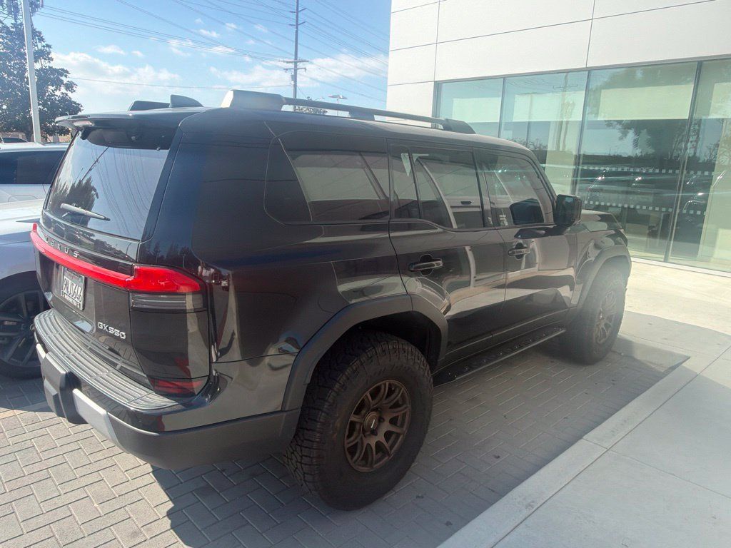 Used 2024 Lexus GX 550 AWD/4WD image 2