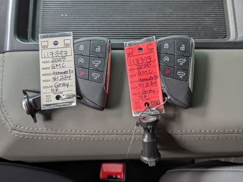 Used 2025 GMC Hummer EV 2X AWD/4WD image 37