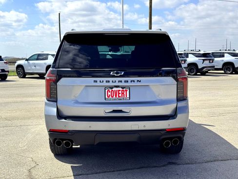 Used 2025 Chevrolet Suburban Z71 image 7