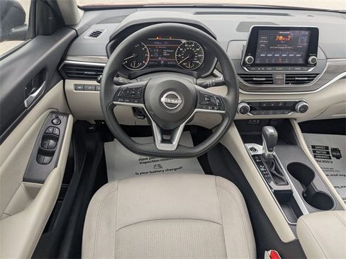 Used 2025 Nissan Altima 2.5 SV image 27