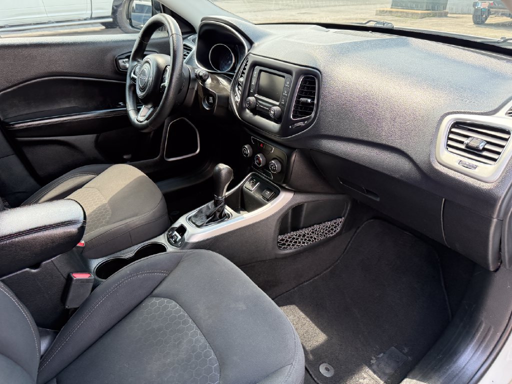 Used 2018 Jeep Compass Sport FWD image 3