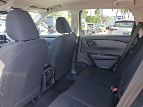 Used 2024 Nissan Rogue S image 6