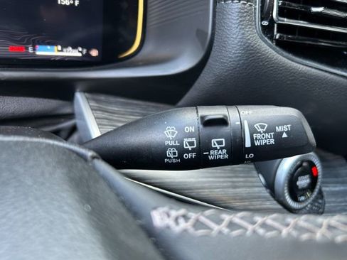 Used 2024 Jeep Wagoneer L Series II image 23