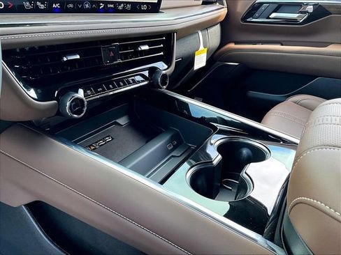 New 2026 Chevrolet Tahoe High Country AWD/4WD image 13