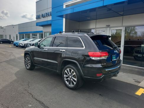 Used 2018 Jeep Grand Cherokee Overland AWD/4WD image 8