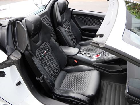 Used 2017 Lamborghini Huracan LP 580-2 RWD image 8