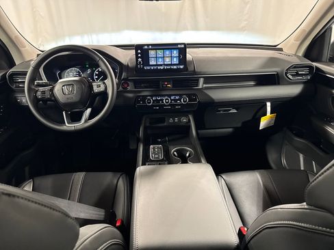 Used 2025 Honda Pilot EX-L image 4