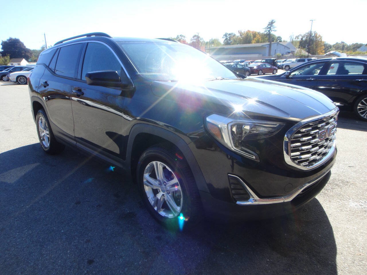 Used 2018 GMC Terrain SLE w/ Driver Convenience Package AWD/4WD image 3