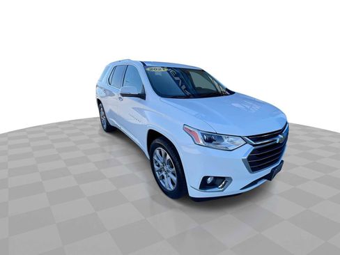 Used 2021 Chevrolet Traverse Premier image 2