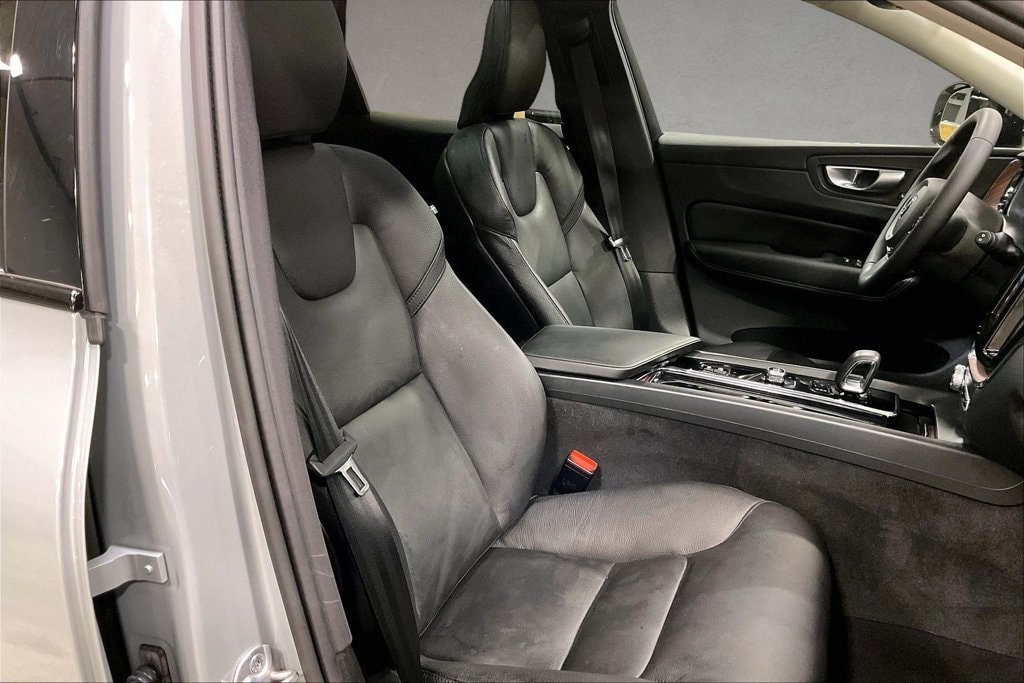 Certified 2024 Volvo XC60 B5 Plus w/ Climate Package AWD/4WD image 30