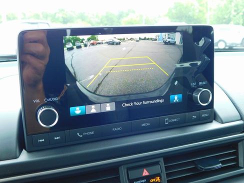 New 2025 Honda Pilot Sport image 39