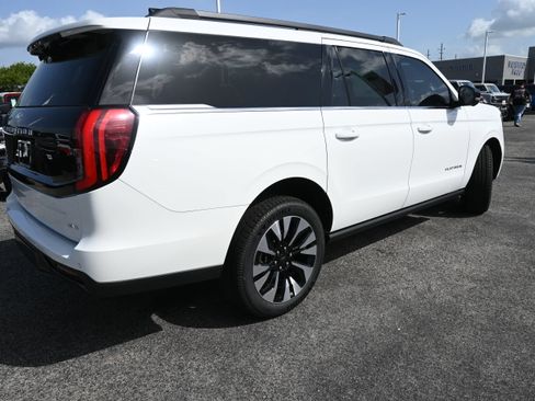New 2027 Ford Expedition Max Platinum w/ Driver's Package RWD image 3