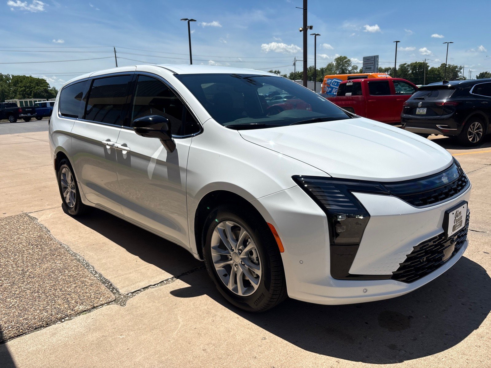 New 2027 Chrysler Pacifica Select FWD image 8