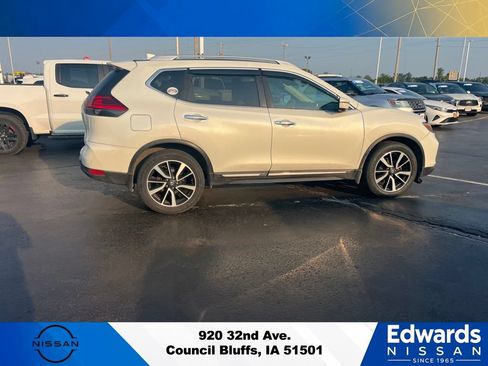 Used 2017 Nissan Rogue AWD image 4