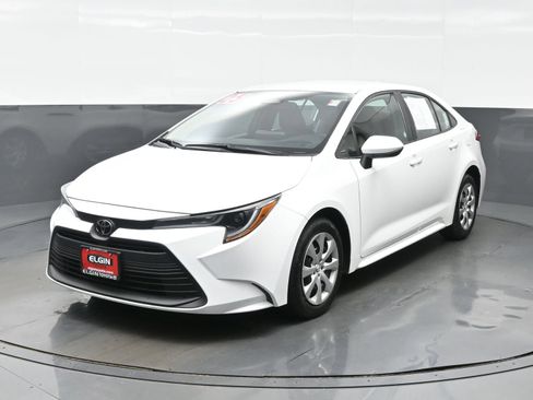 Used 2025 Toyota Corolla LE FWD image 2