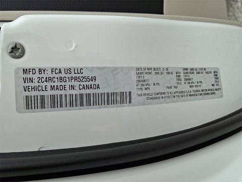 Used 2023 Chrysler Pacifica Touring-L image 27