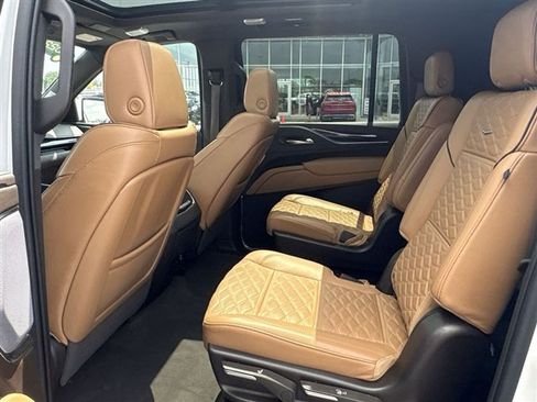 Certified 2022 Cadillac Escalade ESV Premium Luxury w/ Performance Package AWD/4WD image 25