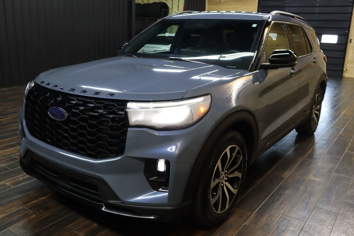 Used 2025 Ford Explorer ST-Line RWD image 6
