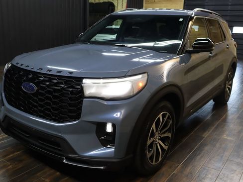Used 2025 Ford Explorer ST-Line RWD image 6
