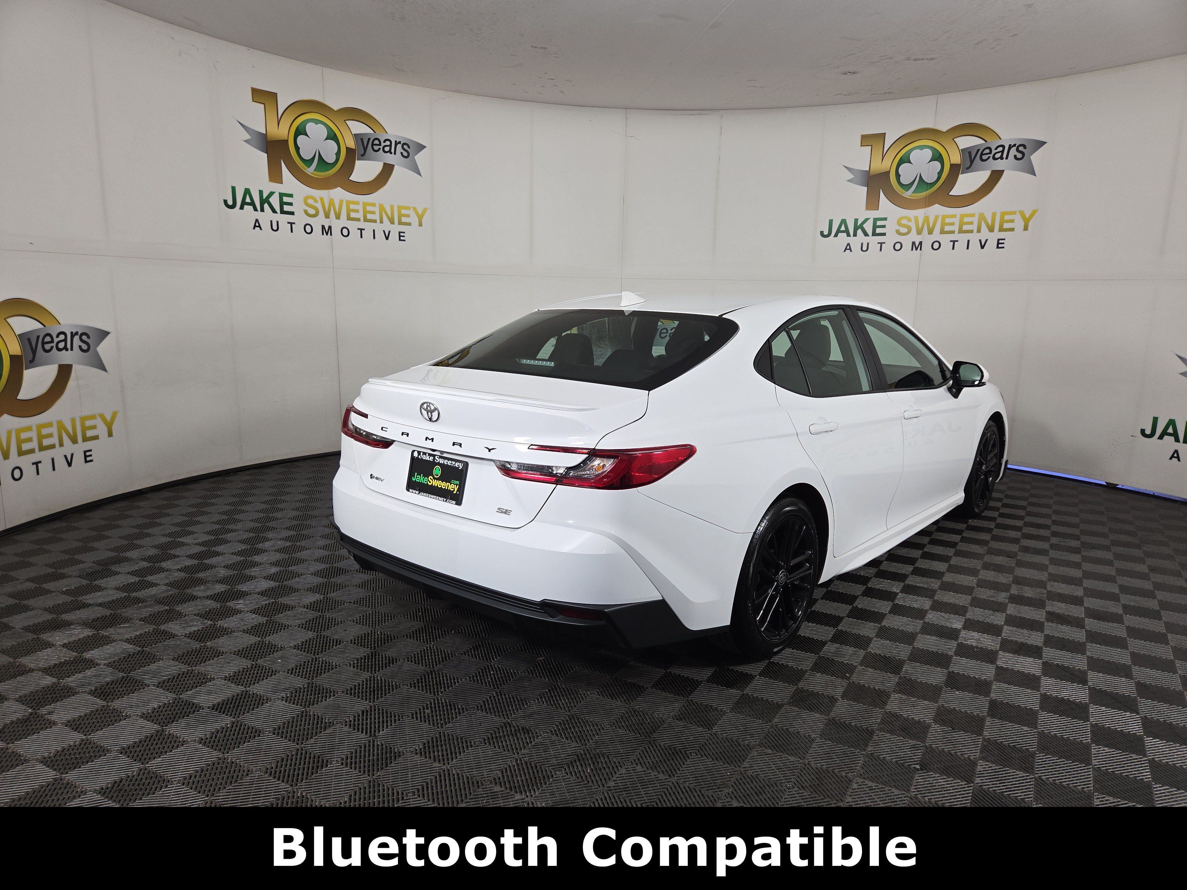 Used 2025 Toyota Camry SE FWD image 9