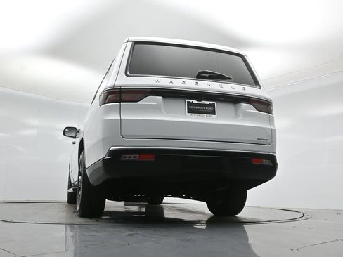 Used 2024 Jeep Wagoneer L Series II image 52