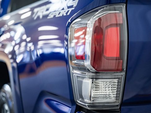 Used 2022 Toyota Tacoma TRD Sport image 9