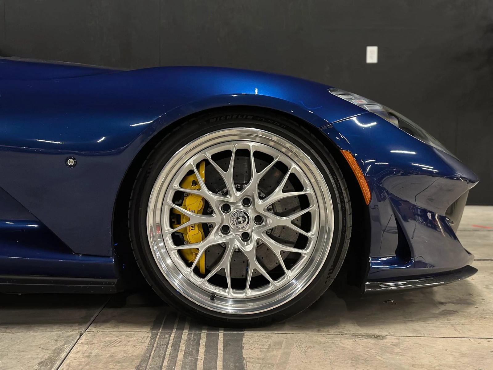 Used 2018 Ferrari 812 Superfast RWD image 37