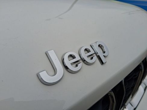 Used 2023 Jeep Grand Cherokee Limited w/ Luxury Tech Group II AWD/4WD image 7