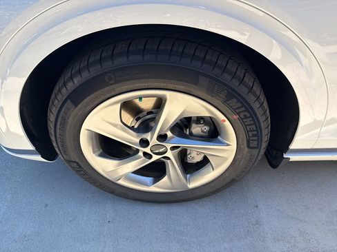 New 2026 Genesis GV70 2.5T Advanced image 9