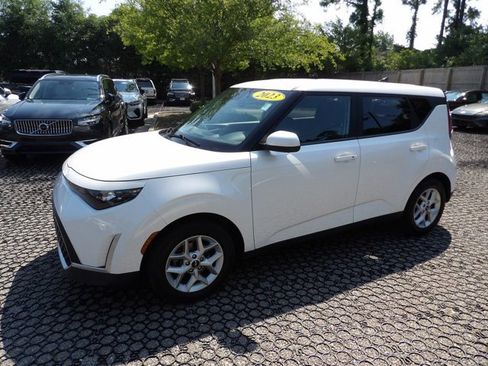 Used 2023 Kia Soul S FWD image 3
