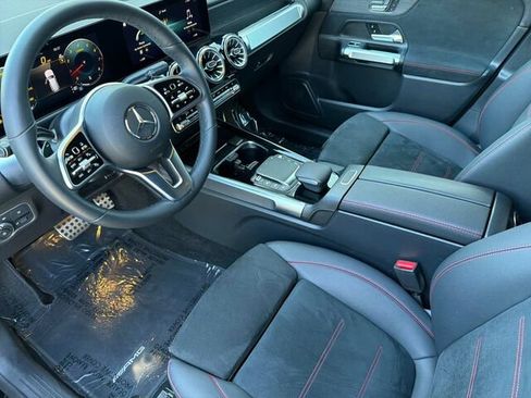 Used 2023 Mercedes-Benz GLB 250 image 11