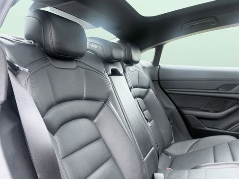 Used 2023 Porsche Taycan image 21