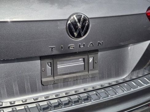 Certified 2023 Volkswagen Tiguan SE FWD image 9
