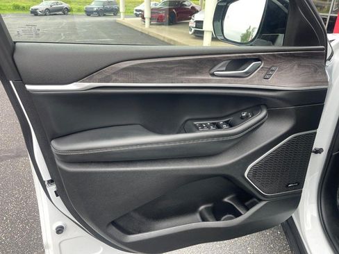 Used 2022 Jeep Grand Cherokee L Limited AWD/4WD image 25
