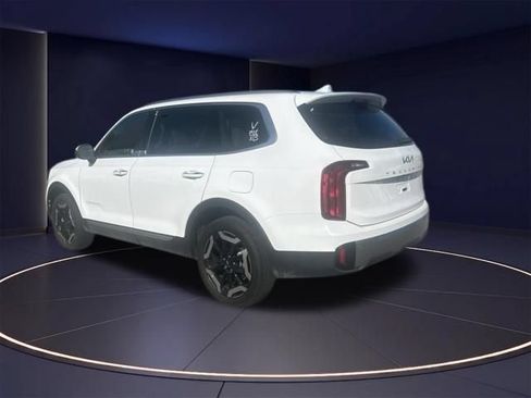 Used 2025 Kia Telluride S FWD image 3