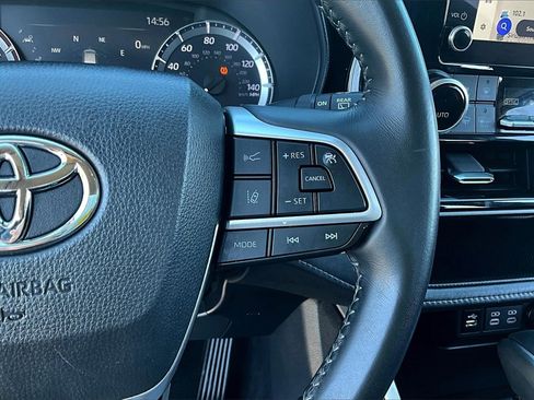 Used 2024 Toyota Highlander LE image 19