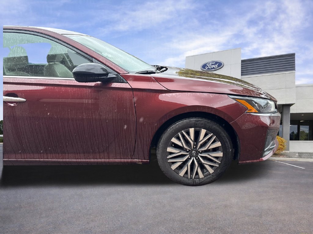 Used 2025 Nissan Altima 2.5 SV FWD image 31