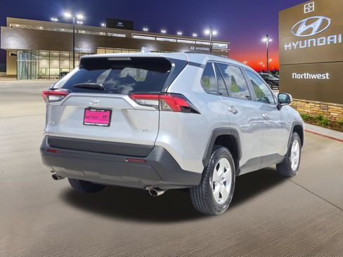 Used 2020 Toyota RAV4 XLE FWD image 7