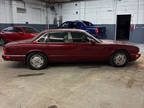 Used 1996 Jaguar XJ6 image 13