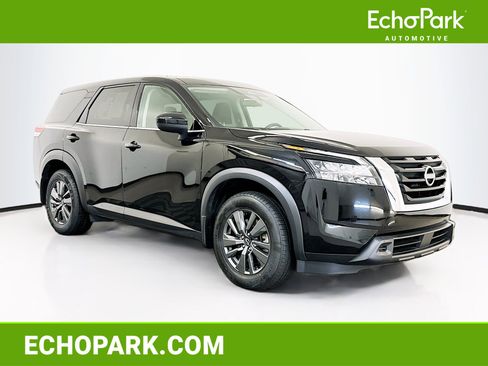 Used 2024 Nissan Pathfinder S image 1
